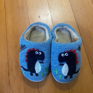 the Cutest kids slippers, good condition